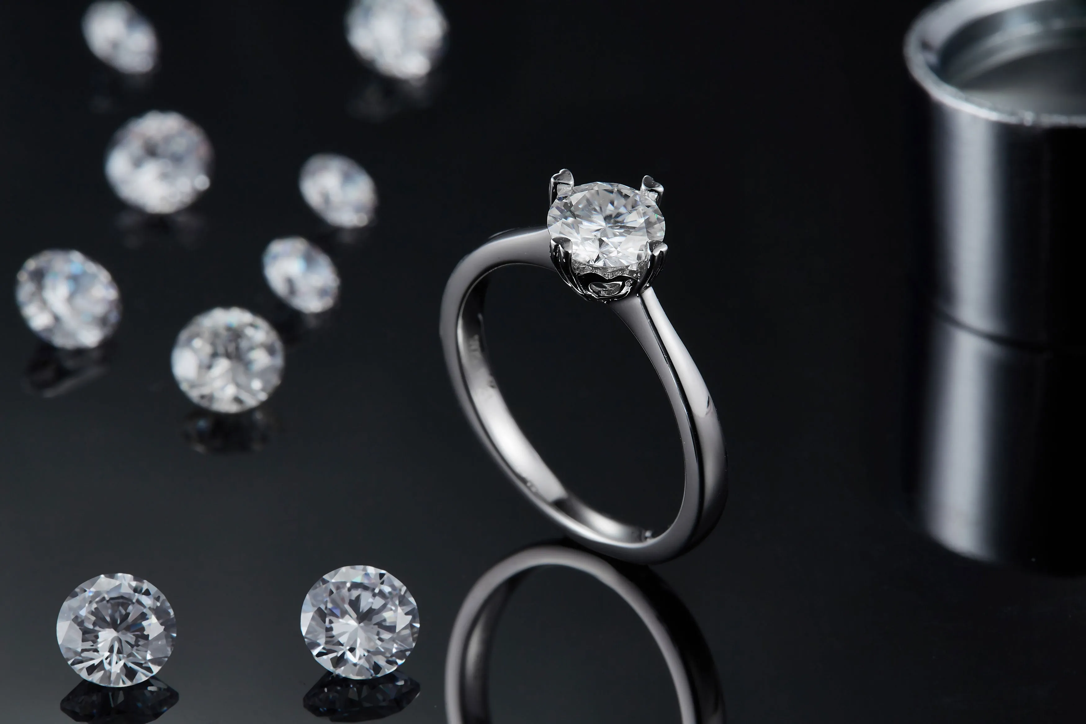 1-carat moissanite wedding ring set in S925 silver with platinum plate, gift box packaging, ring sizes 5-9