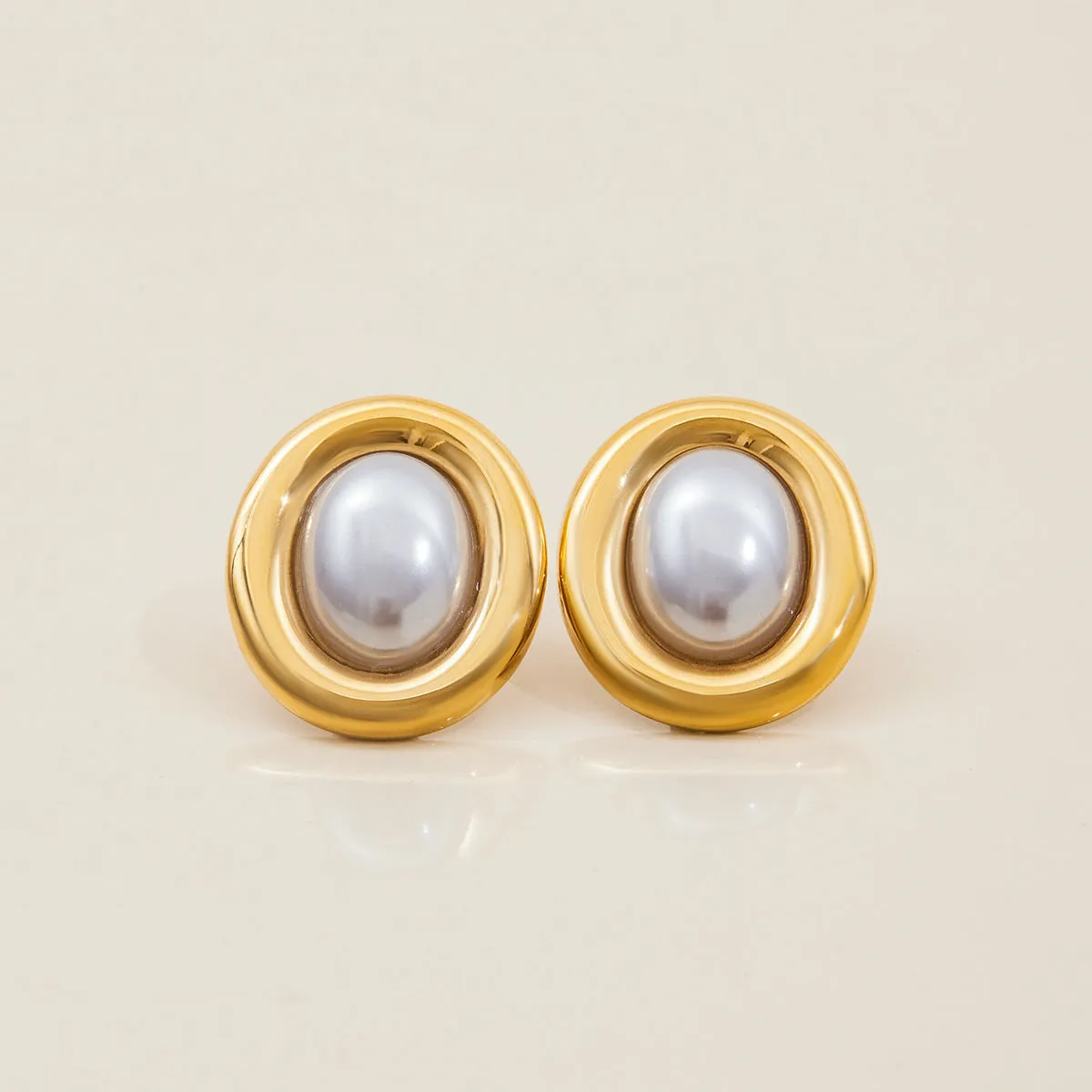 Stainless steel vintage pearl ear studs for women, electroplated non-fade finish, JDE0305051 colour