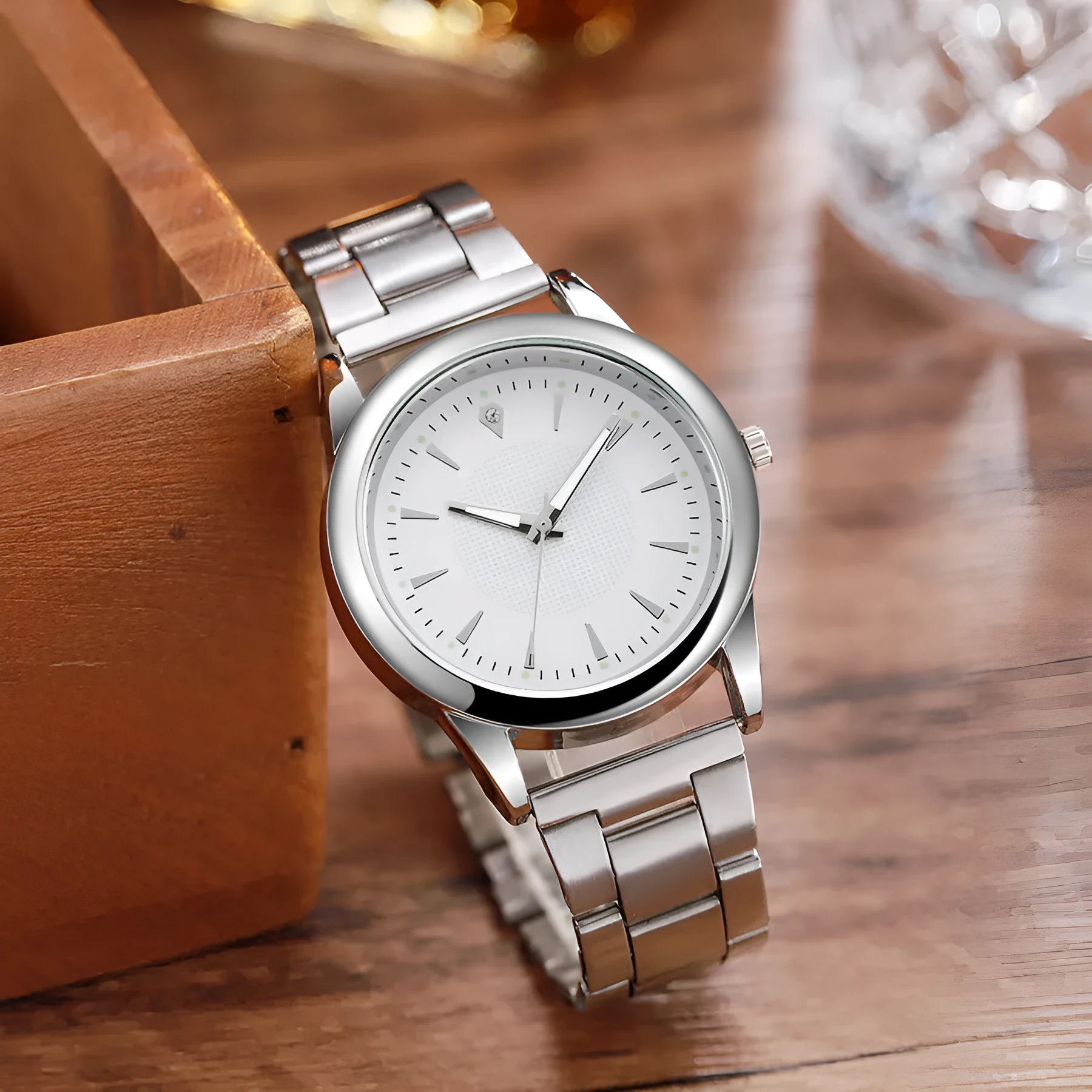 Men's casual stainless steel quartz watch with round dial, 40.5mm, showing gold case and black surface