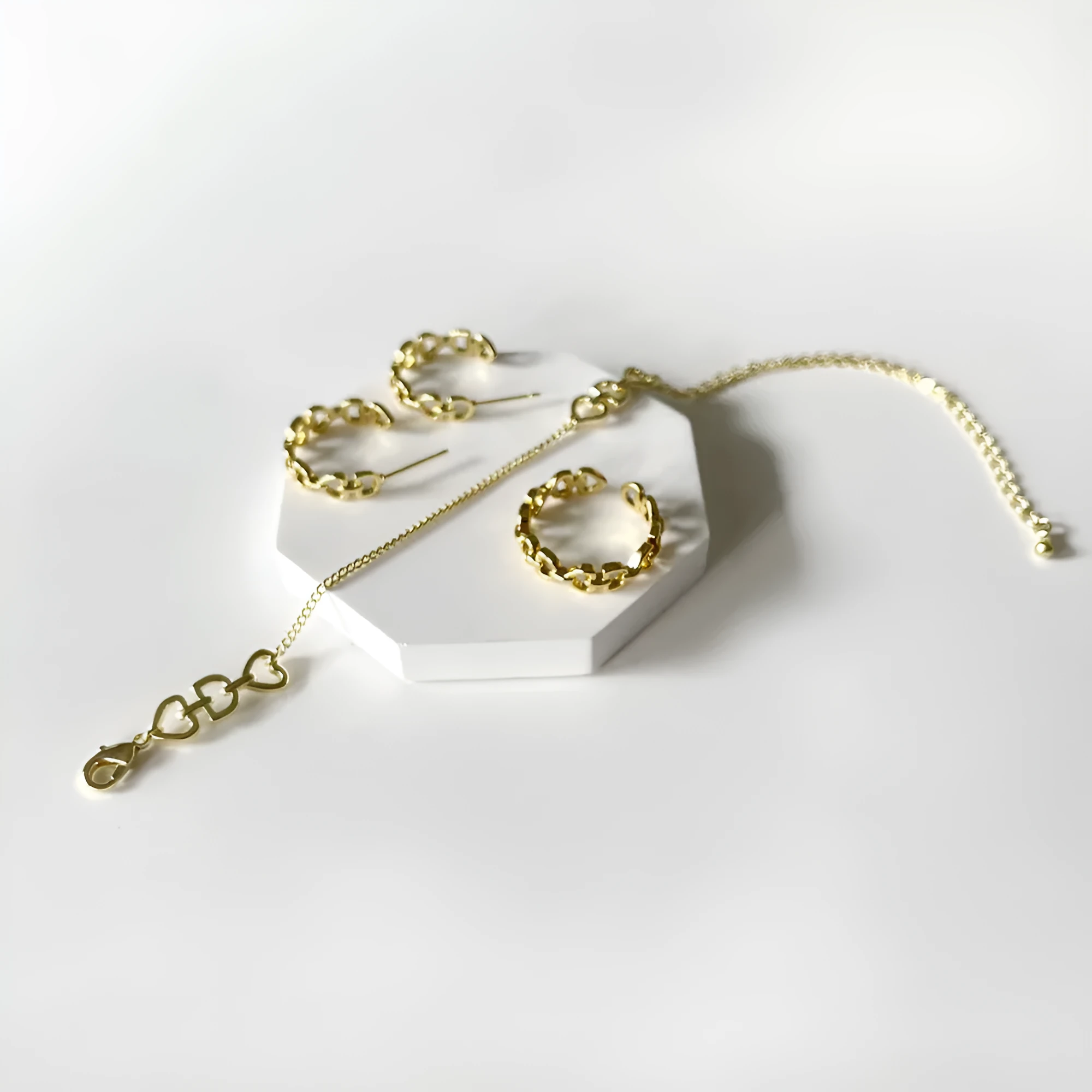Copper geometric fashion jewelry set with ring, earrings, and bracelet, electroplated gold-plated finish inlaid artificial gems
