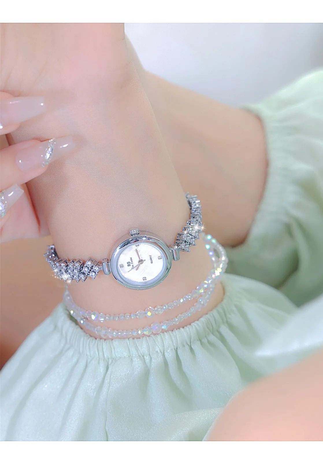 Mermaid light luxury diamond small chain watch in gold or silver with 7mm thickness and mineral glass mirror