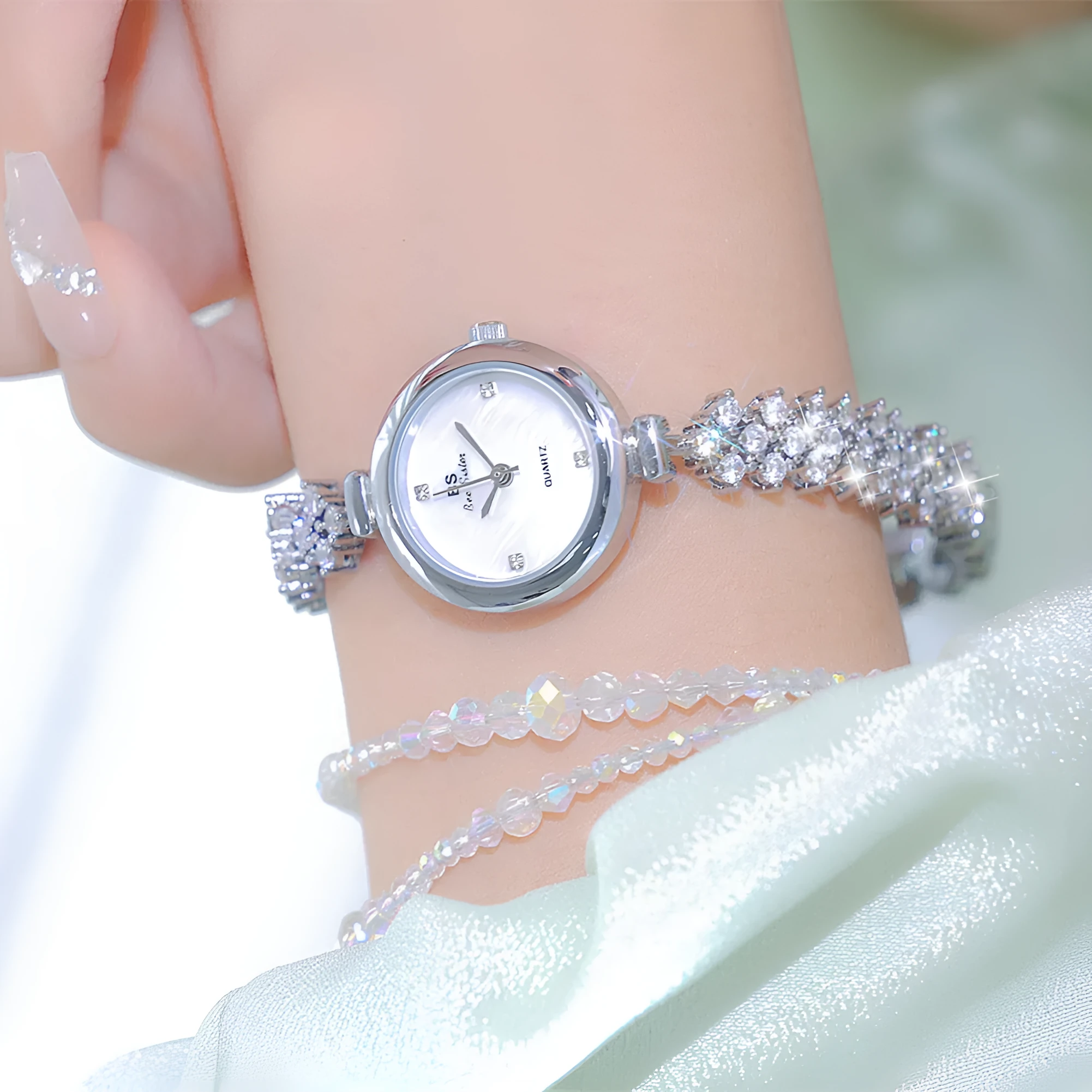 Mermaid light luxury diamond small chain watch in gold or silver with 7mm thickness and mineral glass mirror