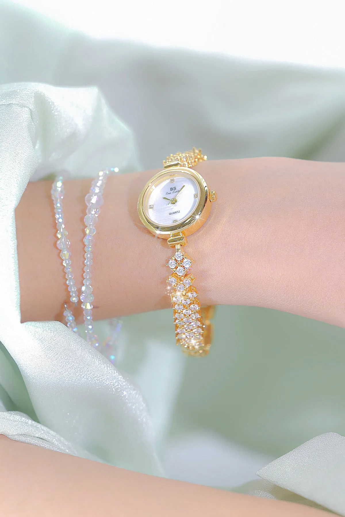 Mermaid light luxury diamond small chain watch in gold or silver with 7mm thickness and mineral glass mirror