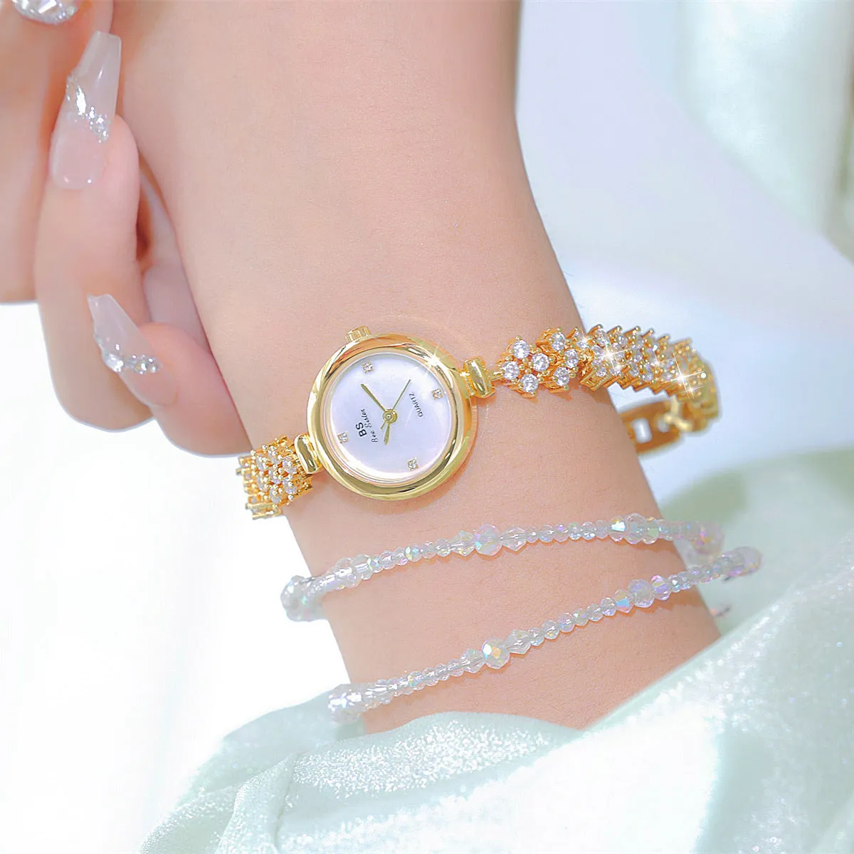 Mermaid light luxury diamond small chain watch in gold or silver with 7mm thickness and mineral glass mirror
