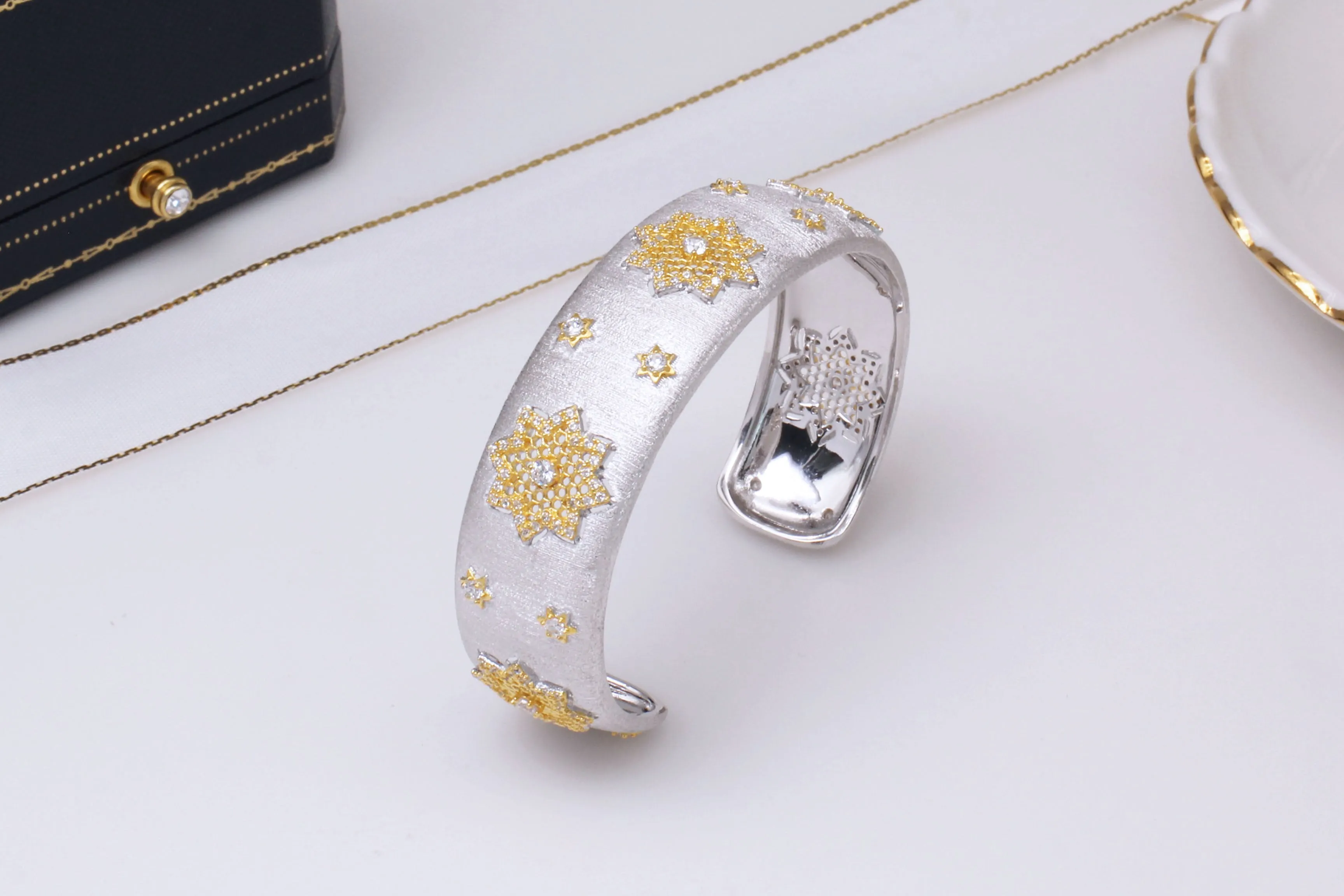 925 silver gold plated divided snowflake bracelet with open adjustable 18mm width
