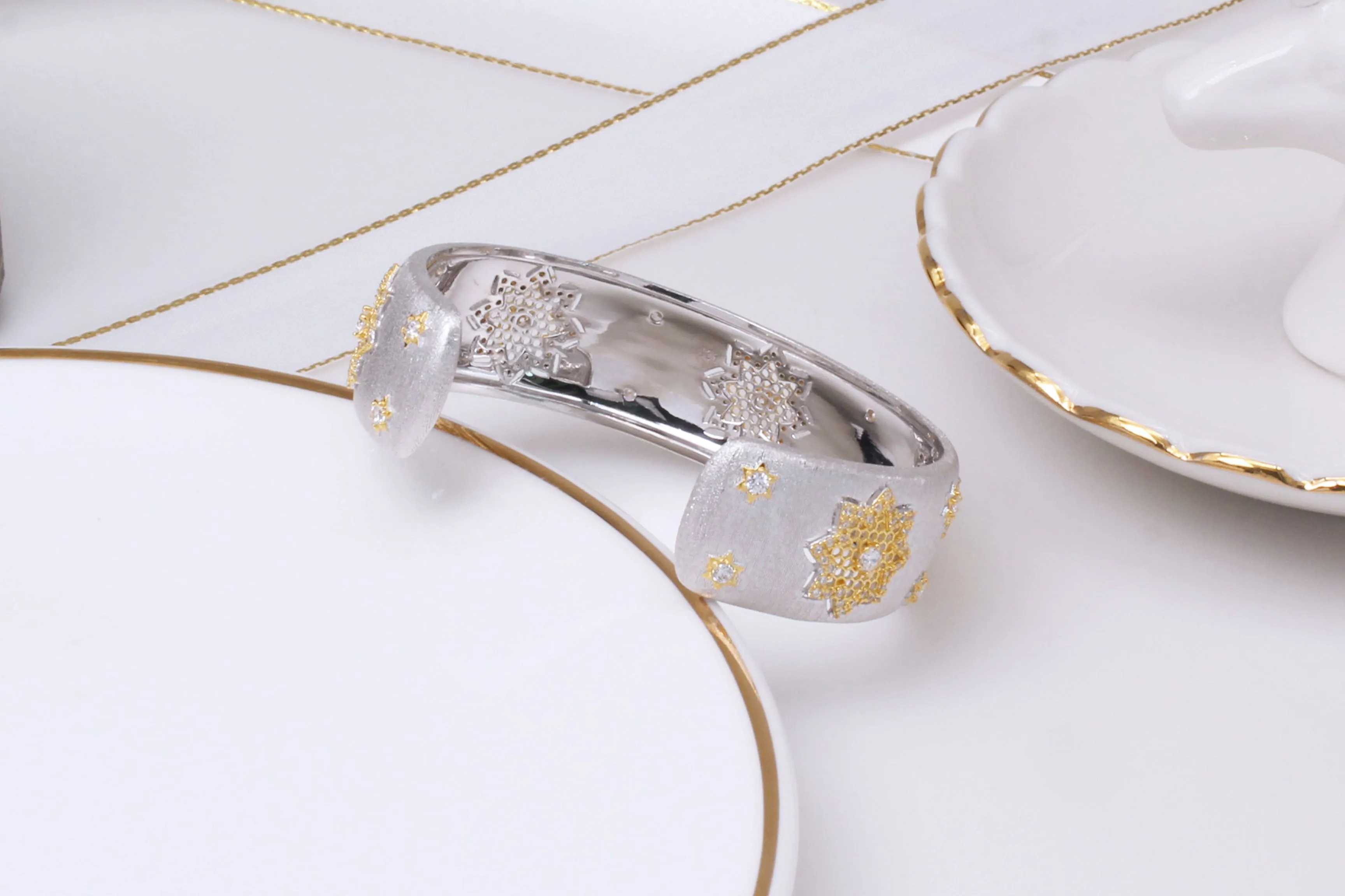 925 silver gold plated divided snowflake bracelet with open adjustable 18mm width