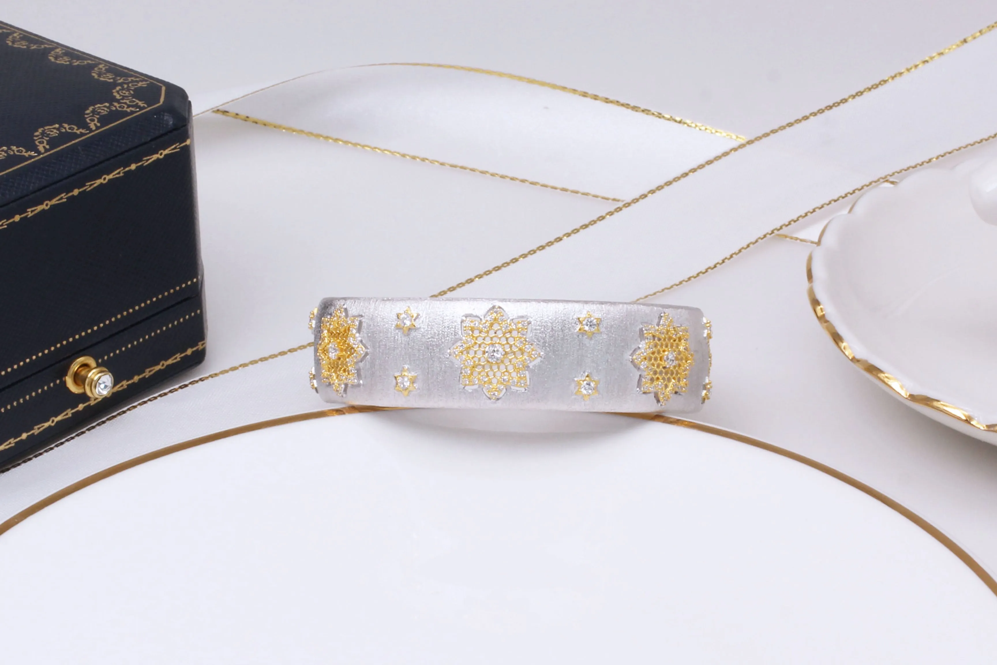 925 silver gold plated divided snowflake bracelet with open adjustable 18mm width
