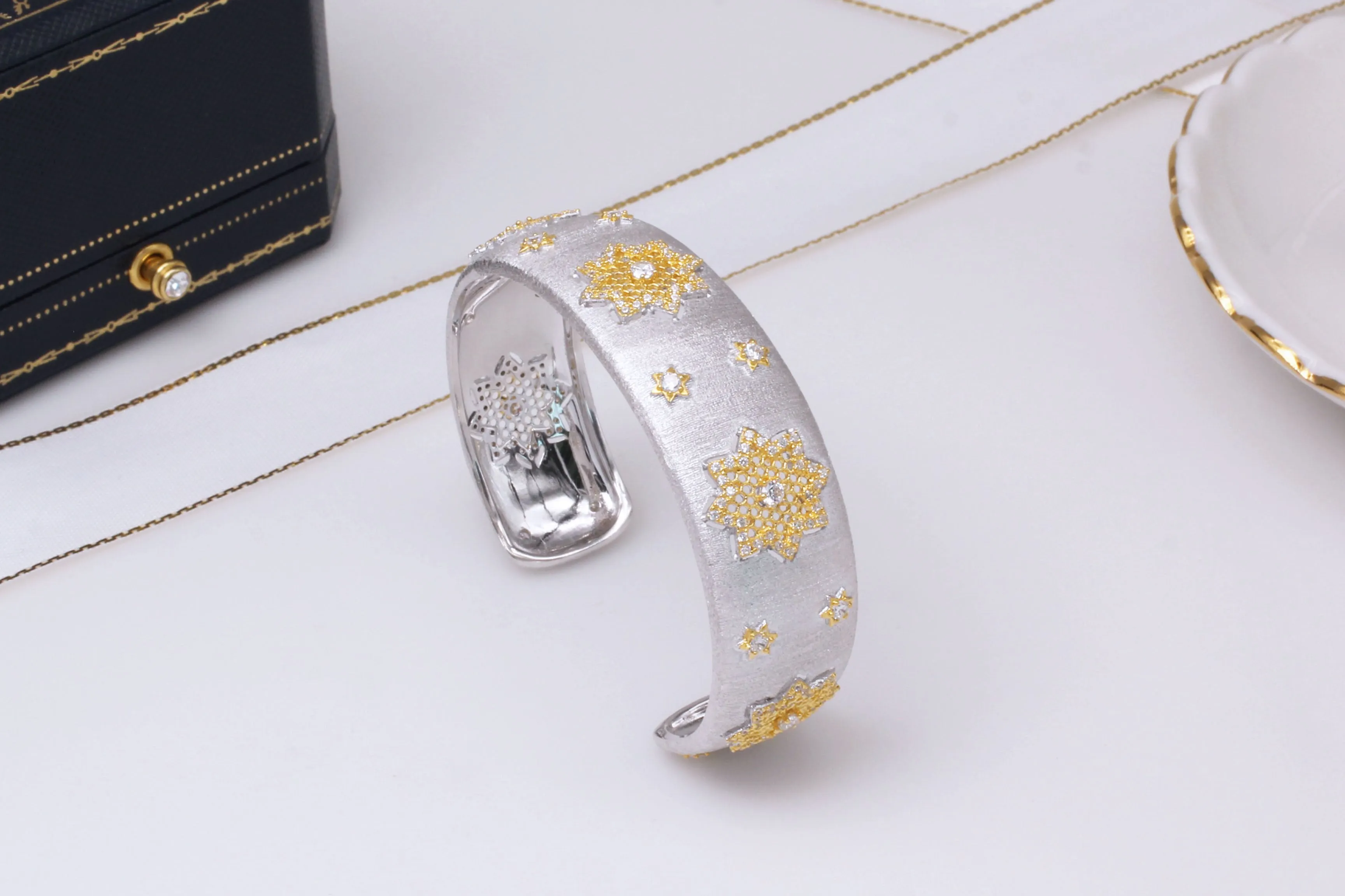 925 silver gold plated divided snowflake bracelet with open adjustable 18mm width