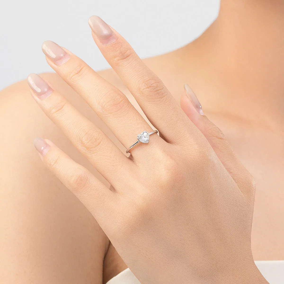 S925 sterling silver heart-shaped engagement ring with clear zircon inlay, US size 7, silver finish