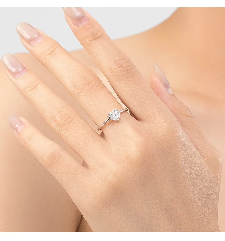 S925 sterling silver heart-shaped engagement ring with clear zircon inlay, US size 7, silver finish