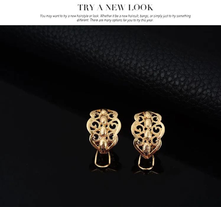 Gold alloy necklace and earrings set with diamond-cut round bead chain and pendant
