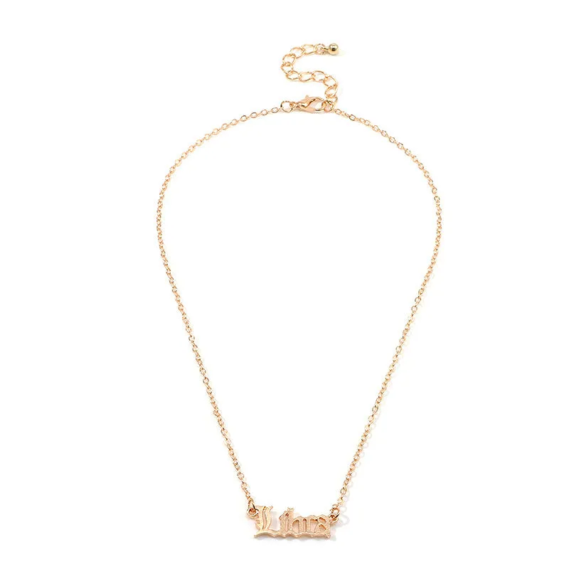 Collier Zodiac Old English alloy pendant necklace with engraved astrology sign symbol