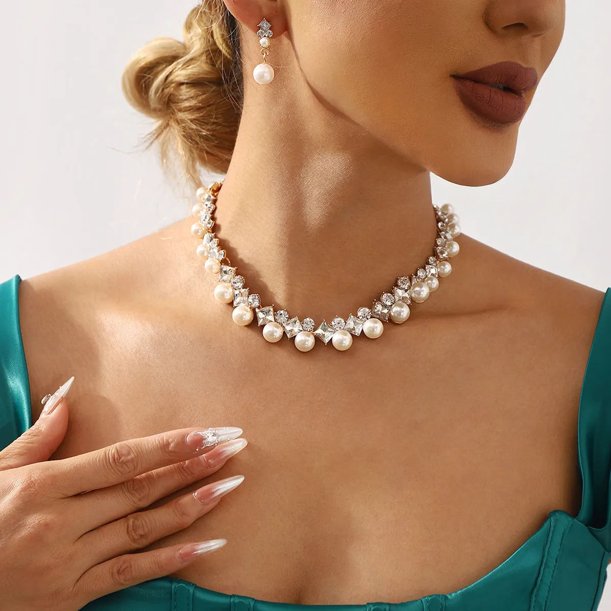 Baroque alloy necklace and earrings set with imitation pearl crystal glass drill accents gold finish women's formal dress jewellery