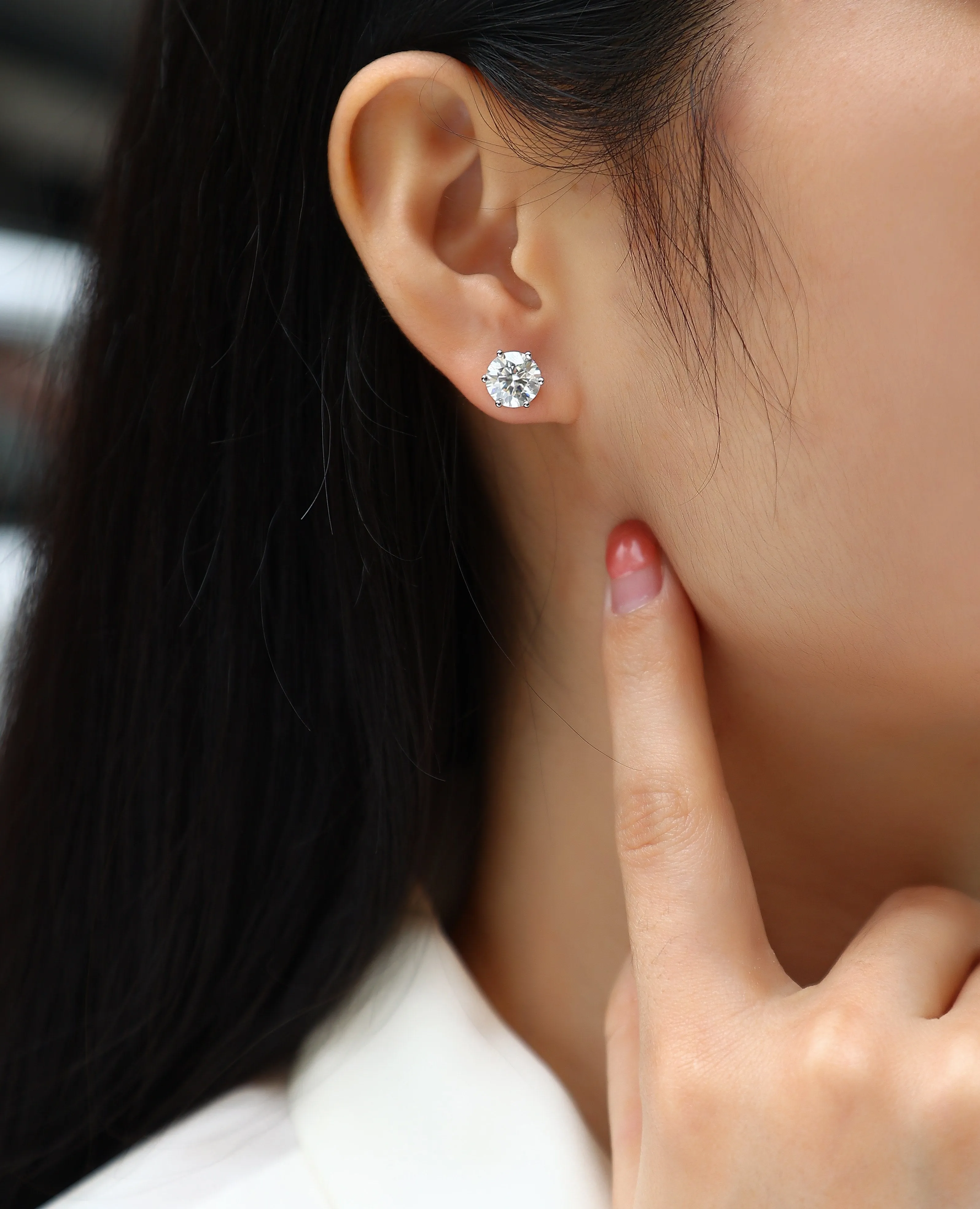 Quiet Moments moissanite stud earrings set in platinum-plated S925 silver, gift box and GRA certificate included, four carat sizes available