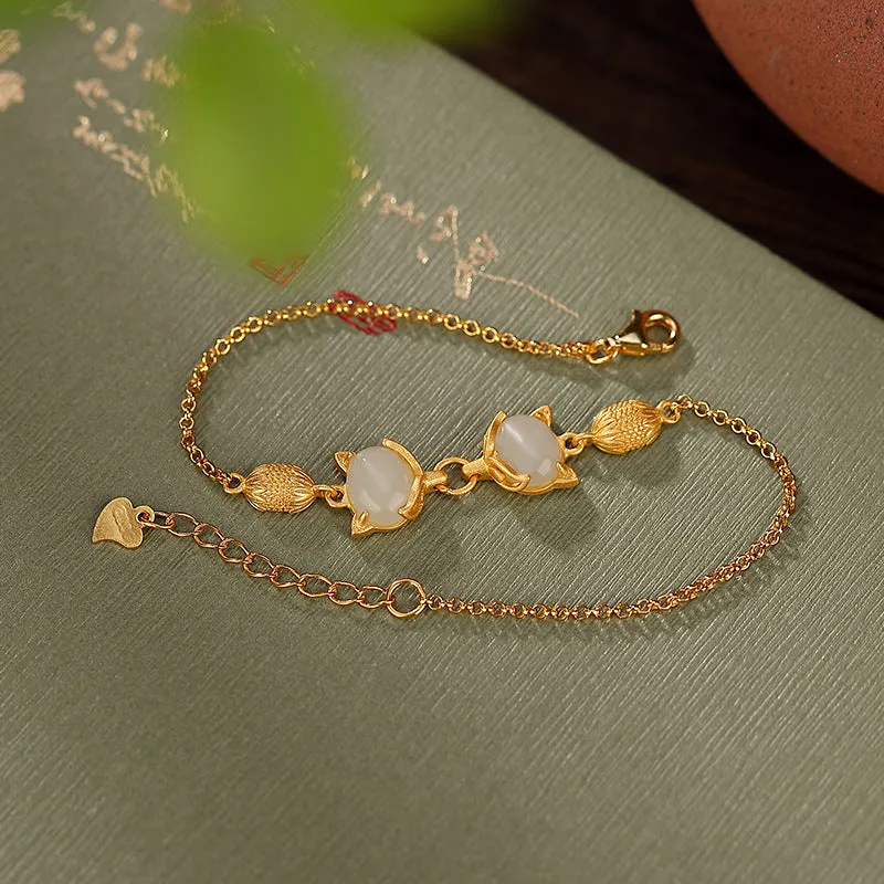 Retro fox temperament women's bracelet in 925 silver with a central gemstone on an adjustable chain.