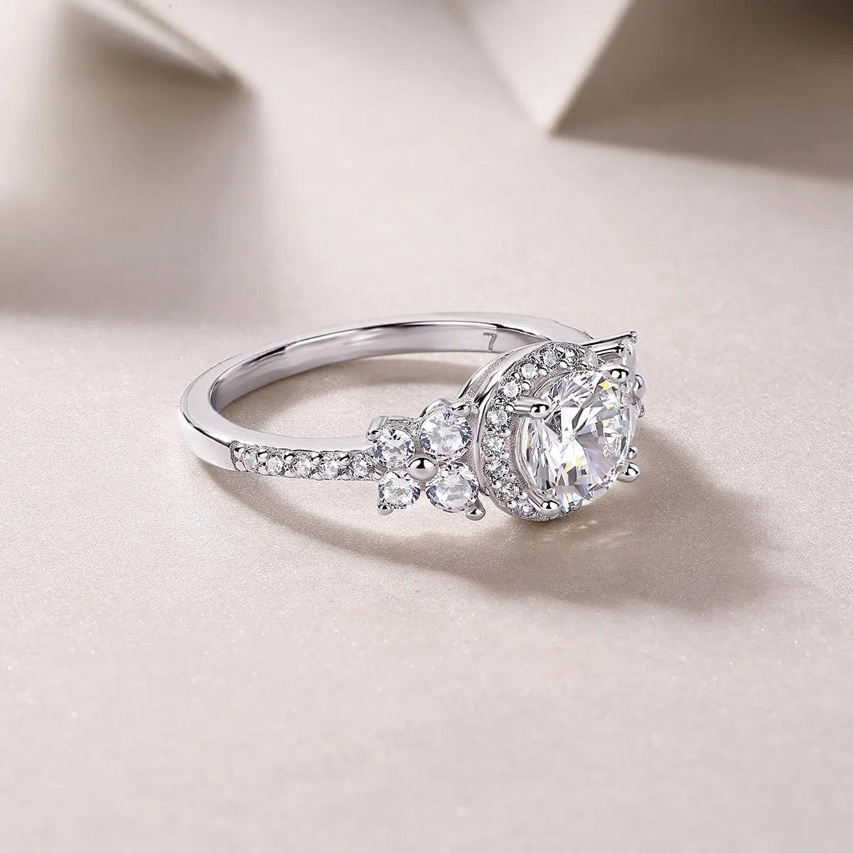 Wedding ring set with 1-carat moissanite in S925 silver platinum-plated ring on gift box