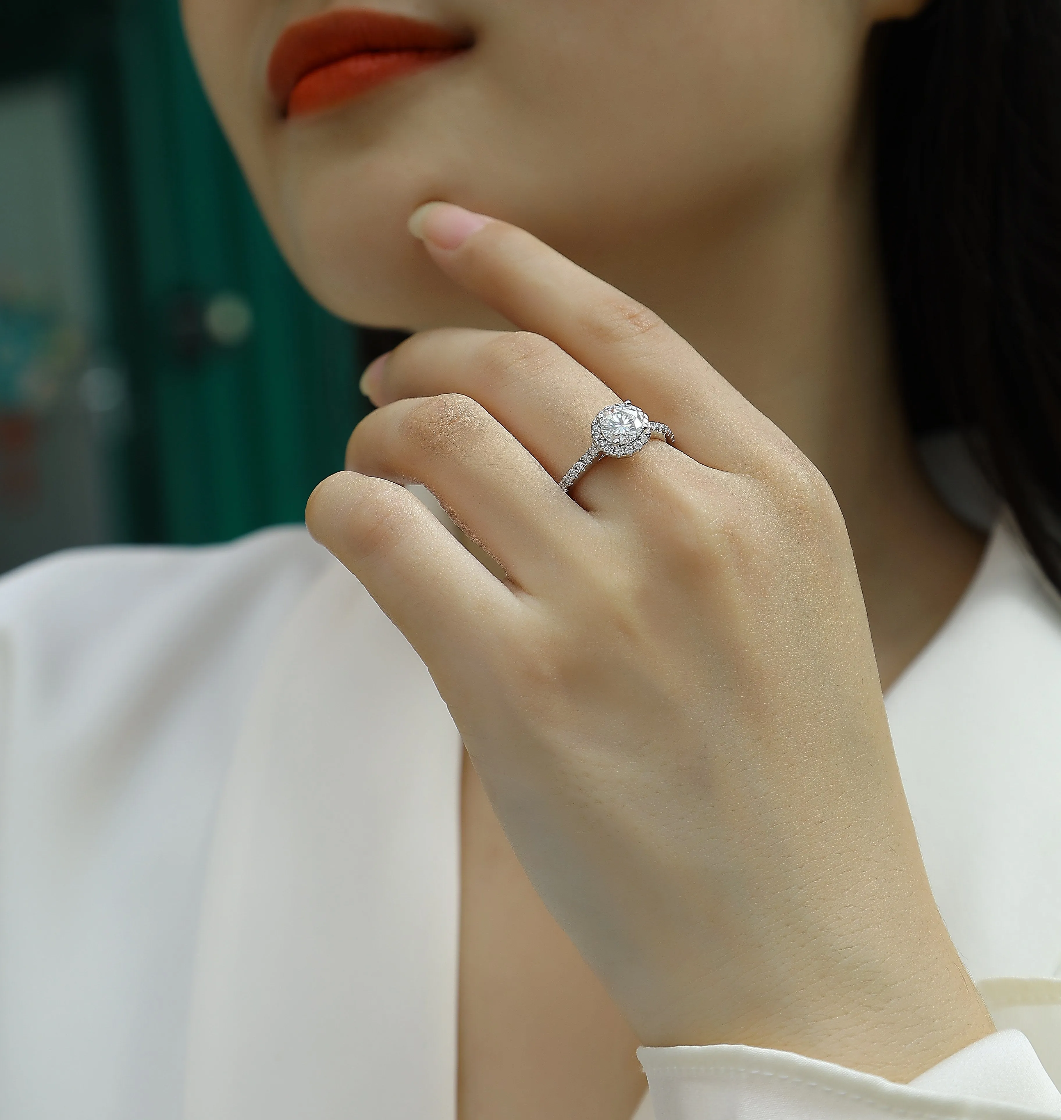 1-carat moissanite wedding ring set in S925 silver with platinum plating, gift box packaging