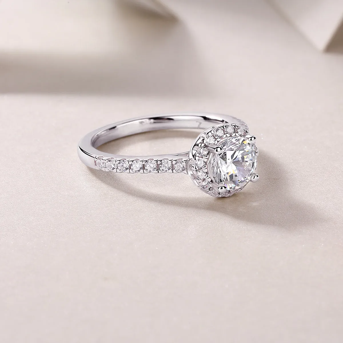 1-carat moissanite wedding ring set in S925 silver with platinum plating, gift box packaging