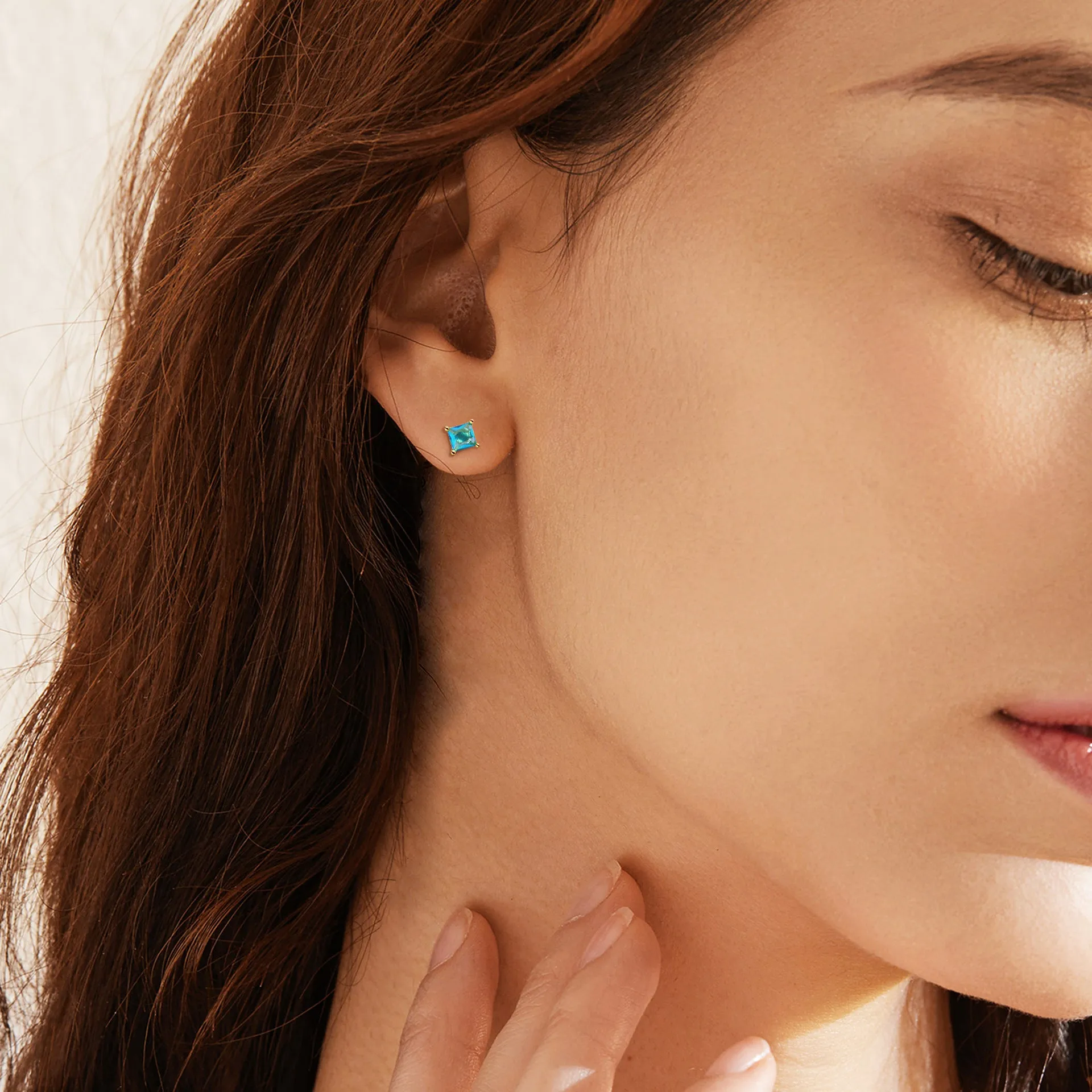 Gold-plated drop earrings with pear shape and zircon stones in candy colours on copper.