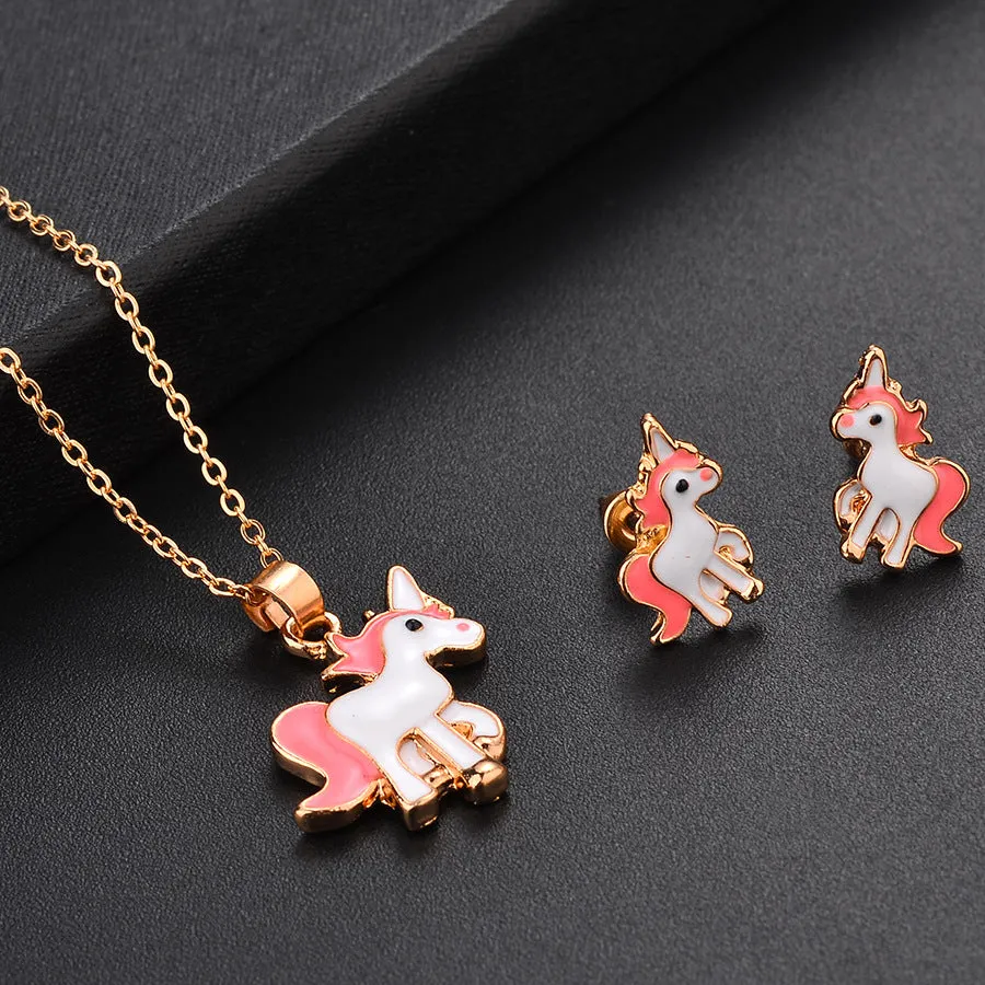 Alloy pony pendant necklace with oil painting horse motif in gold finish on chain