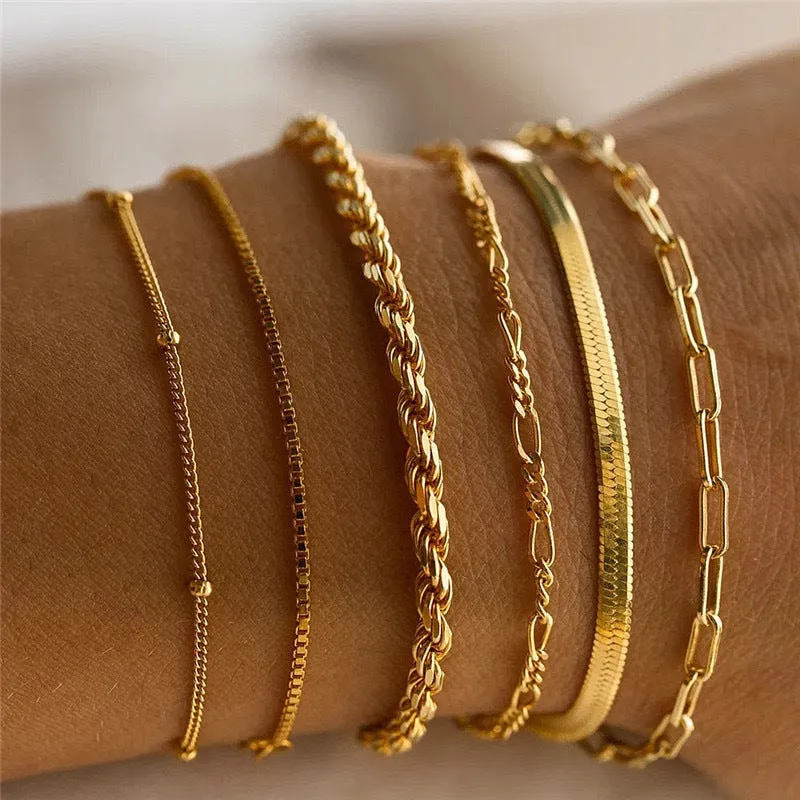 Multi-layer chain minimalist bracelet in zinc alloy with electroplated geometric finish, unisex style