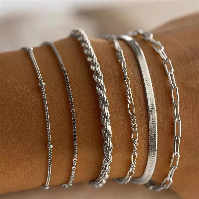 Multi-layer chain minimalist bracelet in zinc alloy with electroplated geometric finish, unisex style