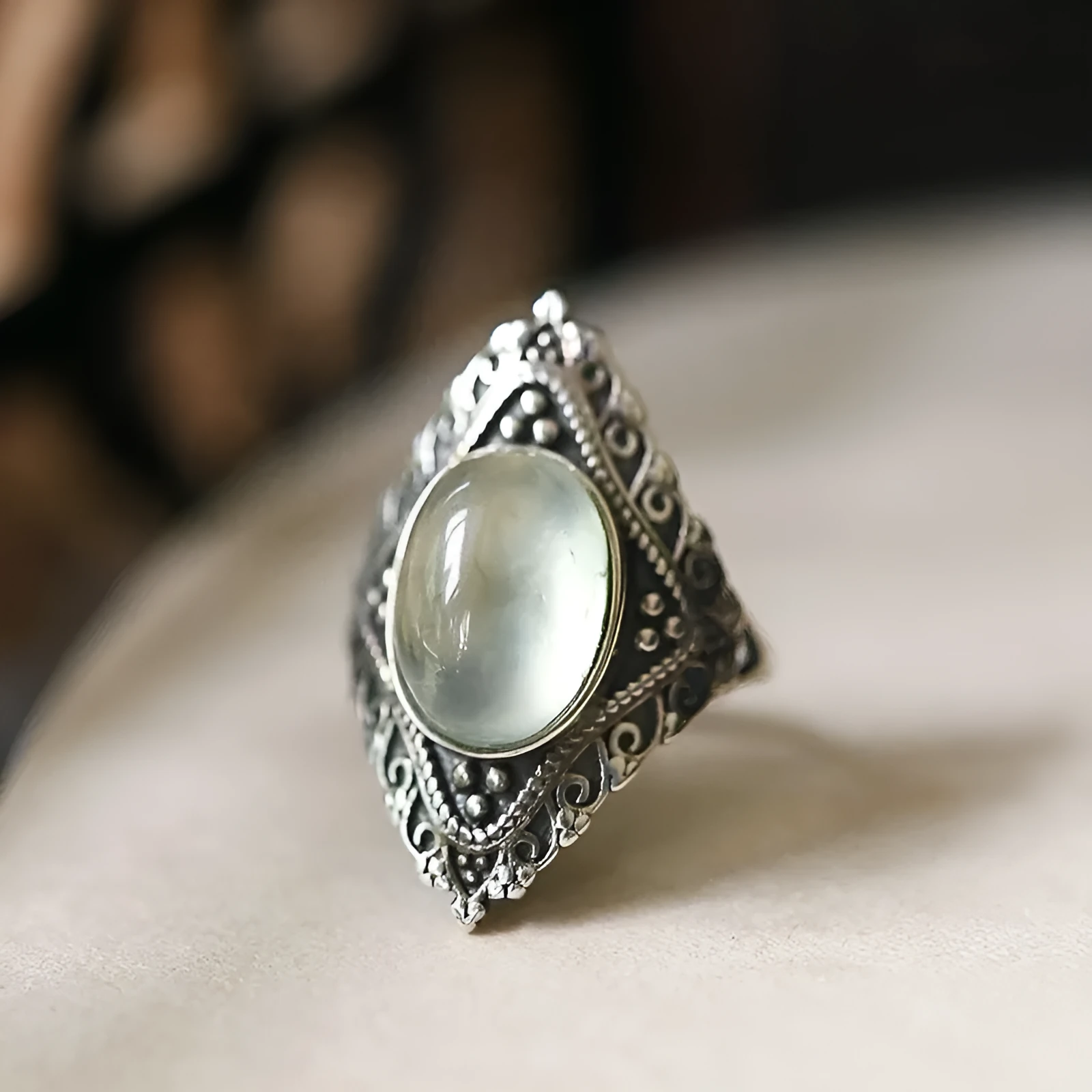 Retro adjustable zinc alloy ring in ruby colour with electroplating finish