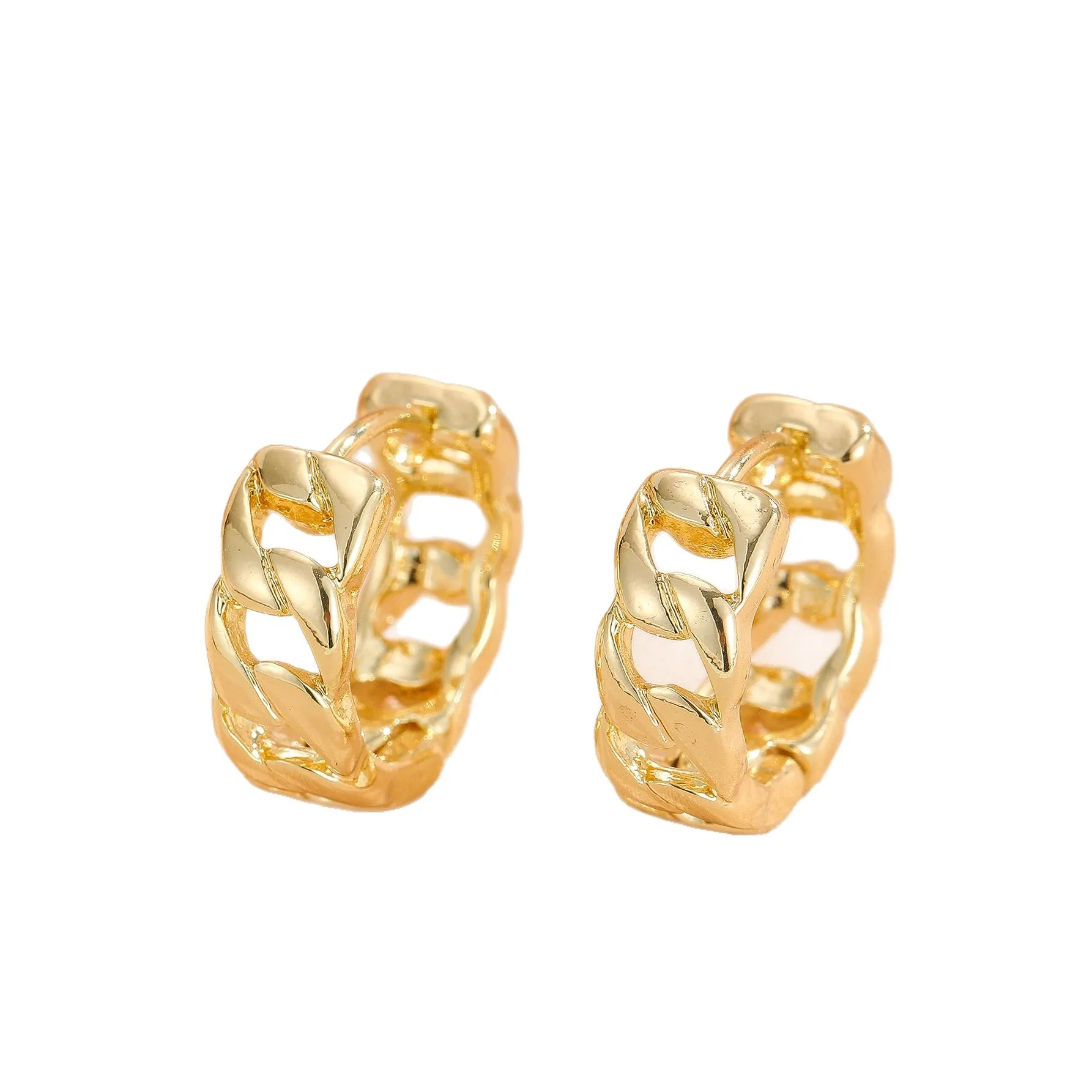 Minimalist hollow ear buckle earrings in metal, 2 cm diameter, style 1