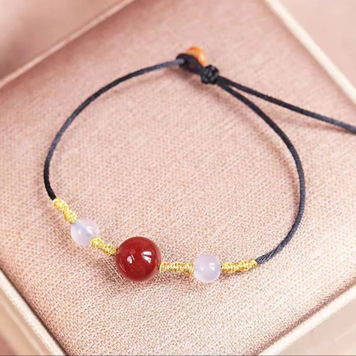 Hand-woven red agate bracelet and necklace set for women in national style.