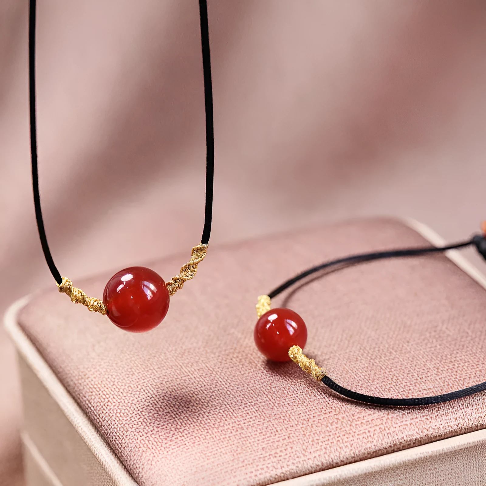 Hand-woven red agate bracelet and necklace set for women in national style.