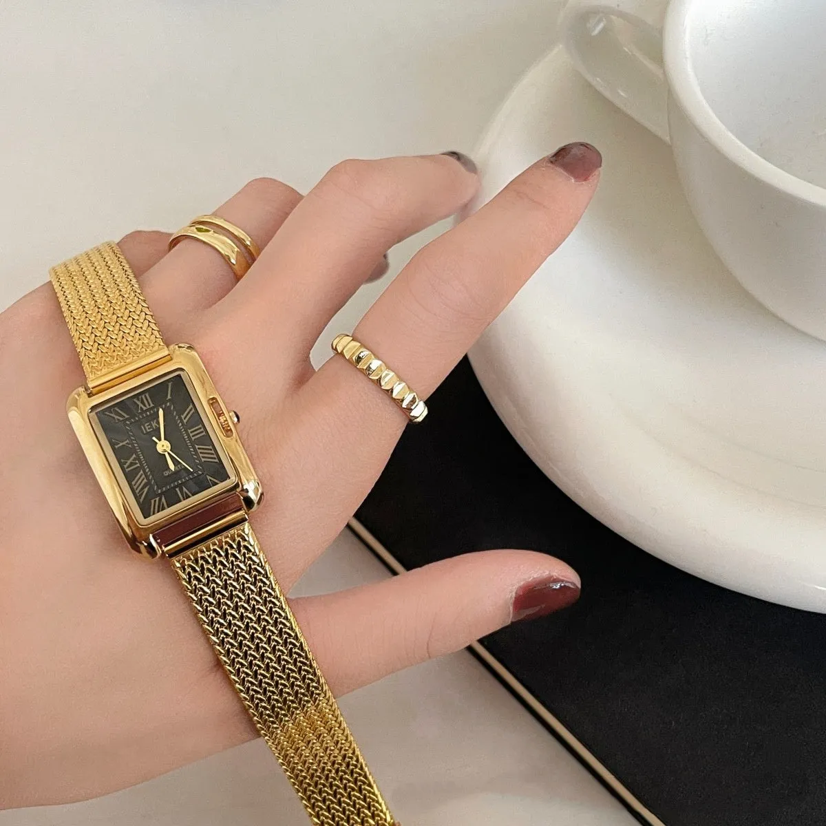 Lady's Roman retro square quartz watch with metal strap and glass face