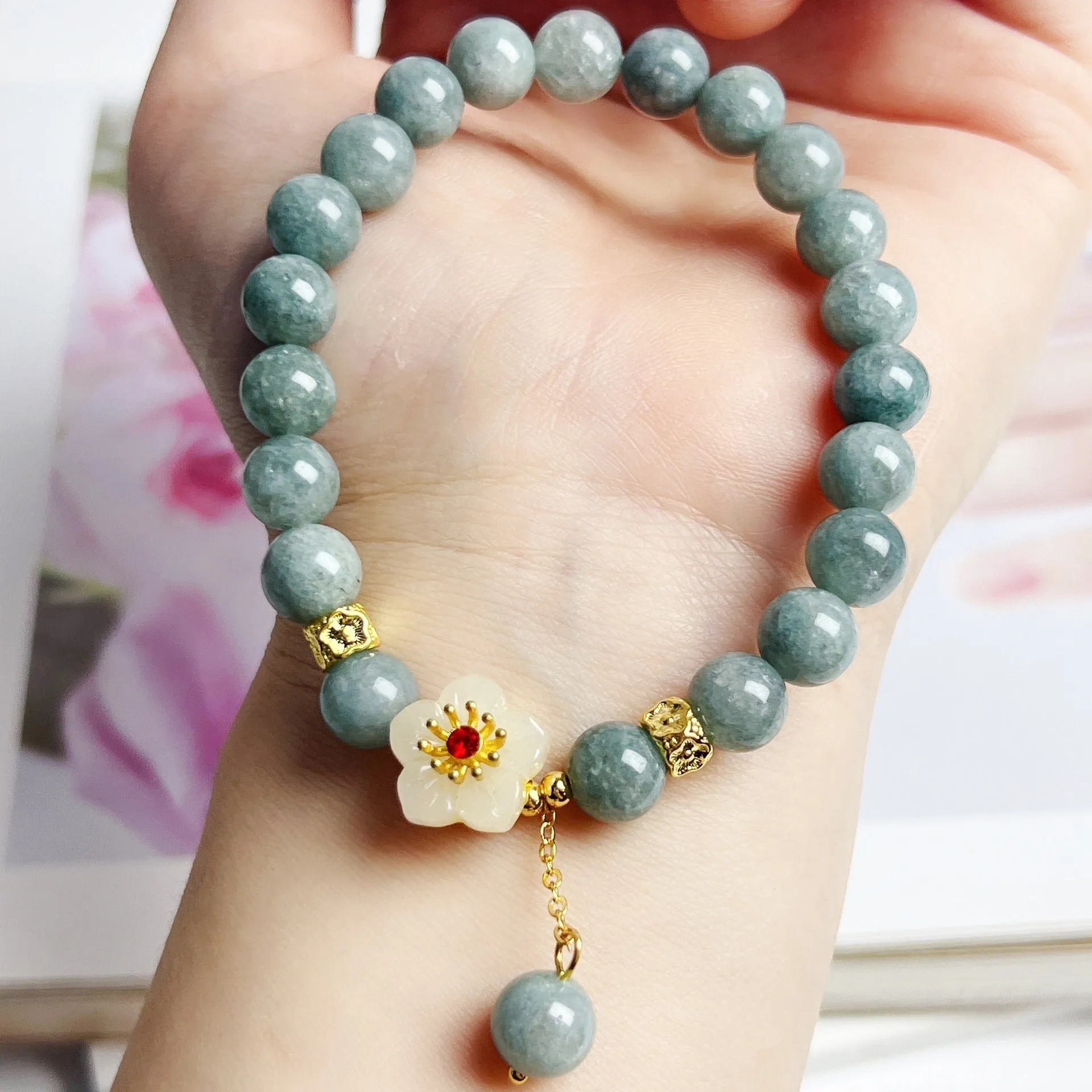 Women's adjustable jade bracelet with retro style and tightening rope