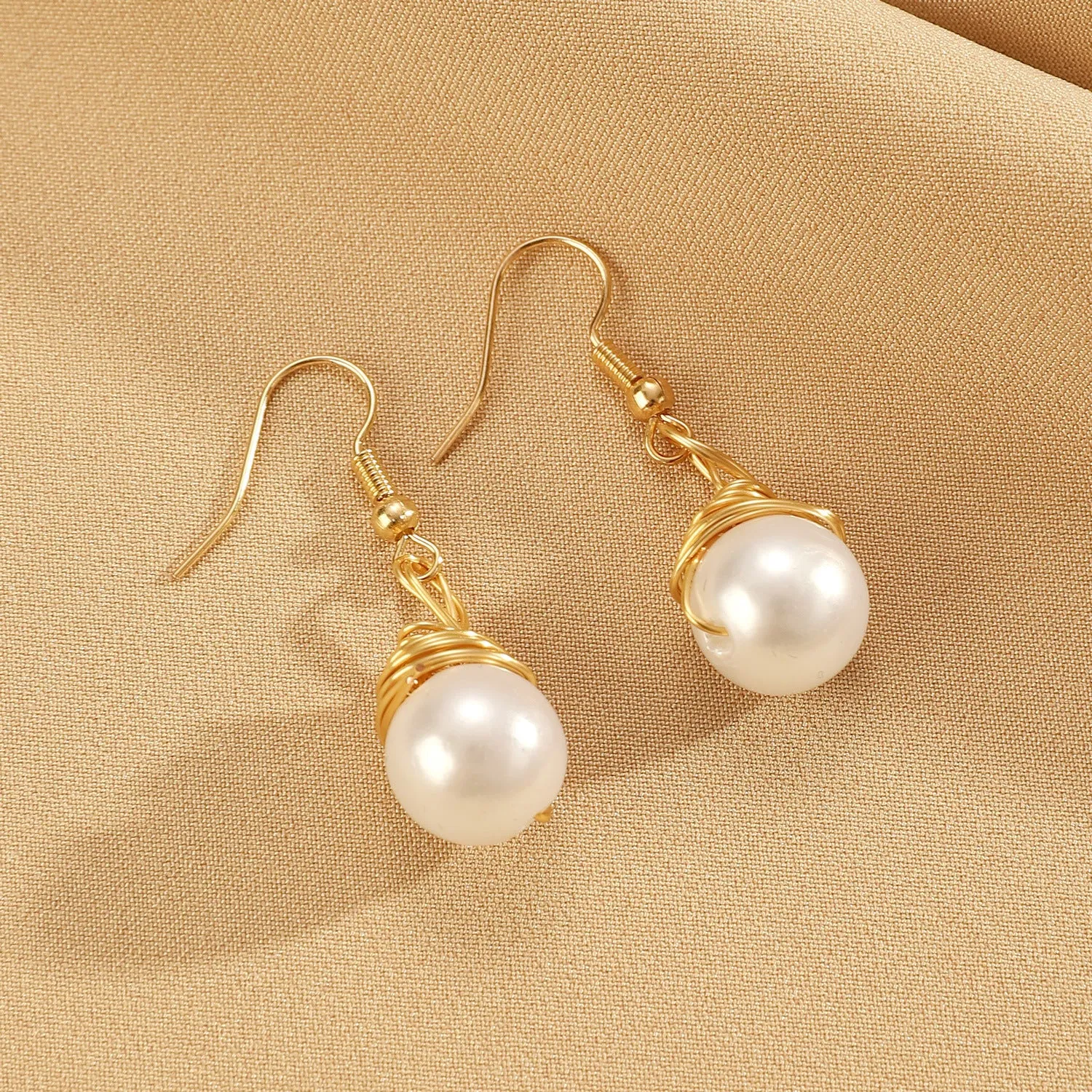 Retro droplet lantern earrings in teardrop shape, alloy with electroplated finish, colour option ZZ013