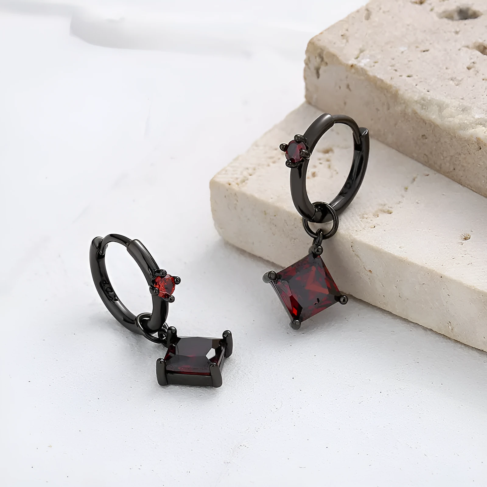 Pair of 925 silver drop earrings with black gold finish, geometric square drill 7mm and 28mm height