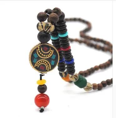 Metal necklace pendant chain with 12 style variations on display