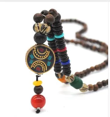 Metal necklace pendant chain with 12 style variations on display