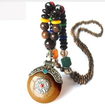 Metal necklace pendant chain with 12 style variations on display