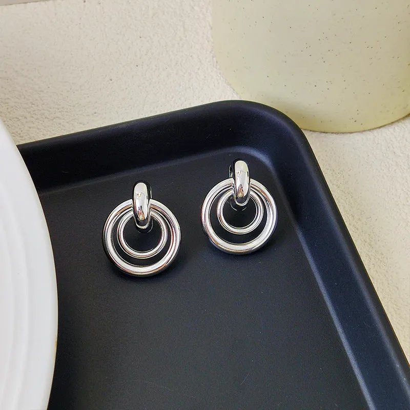 Simple geometric round ring earrings for women in gold or silver electroplated finish mixed material