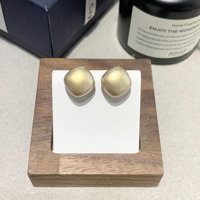 Square sugar earrings for women in French temperament style, lightweight resin and acrylic construction.
