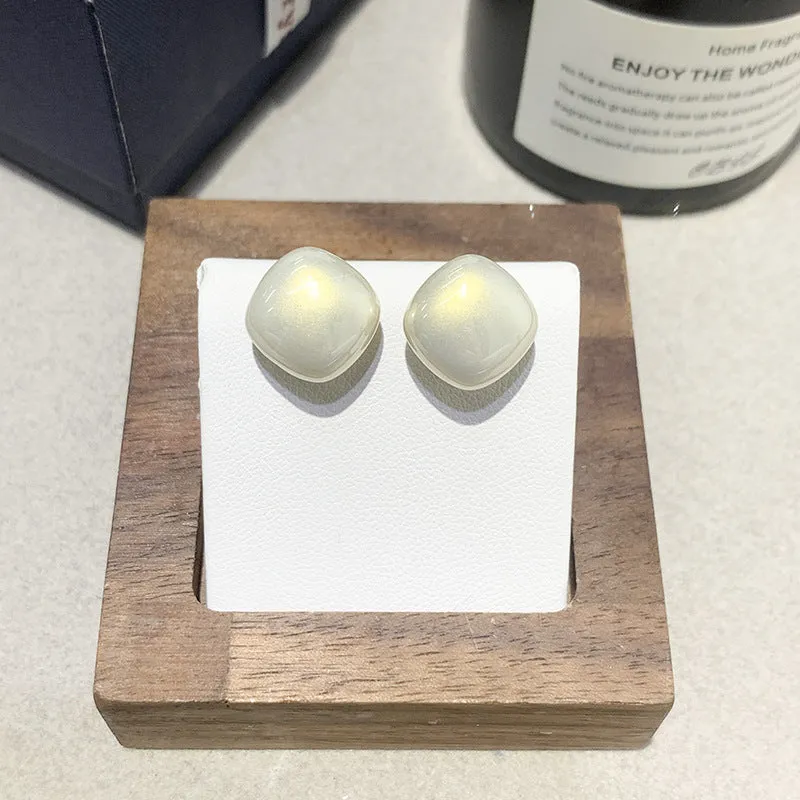Square sugar earrings for women in French temperament style, lightweight resin and acrylic construction.
