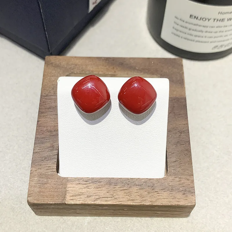 Square sugar earrings for women in French temperament style, lightweight resin and acrylic construction.