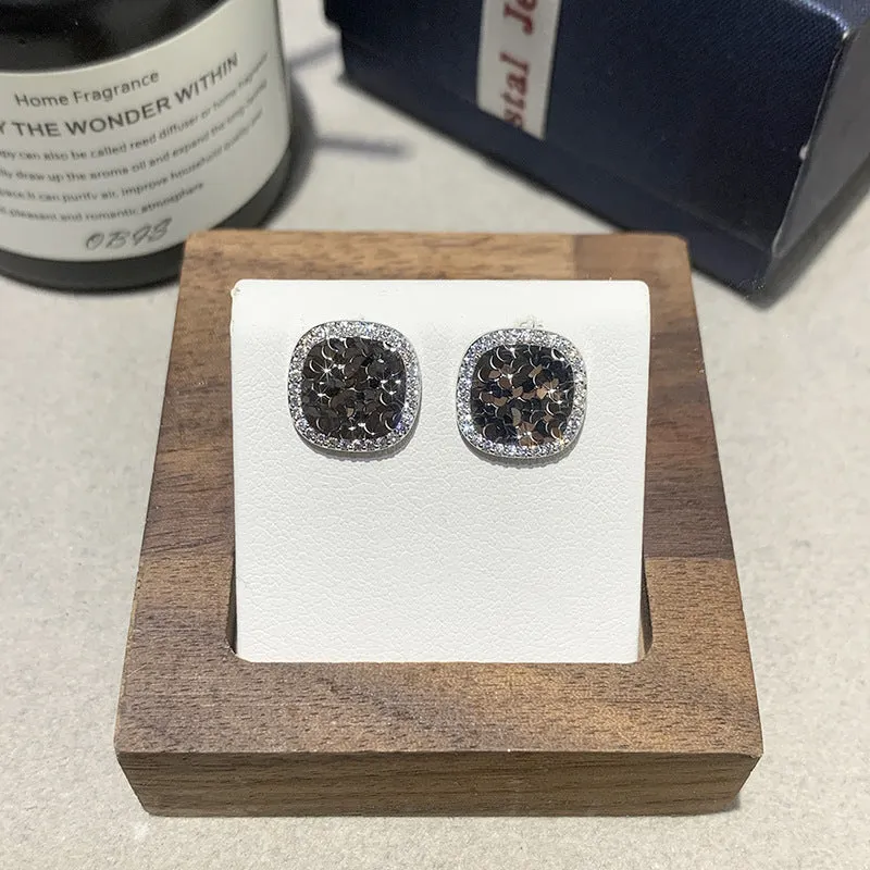 Retro French crystal square earstuds with gold finish and square crystal centre