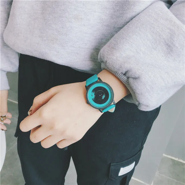 Casual unisex handless watch with pointer display, round dial, alloy case, and imitation leather strap on wrist