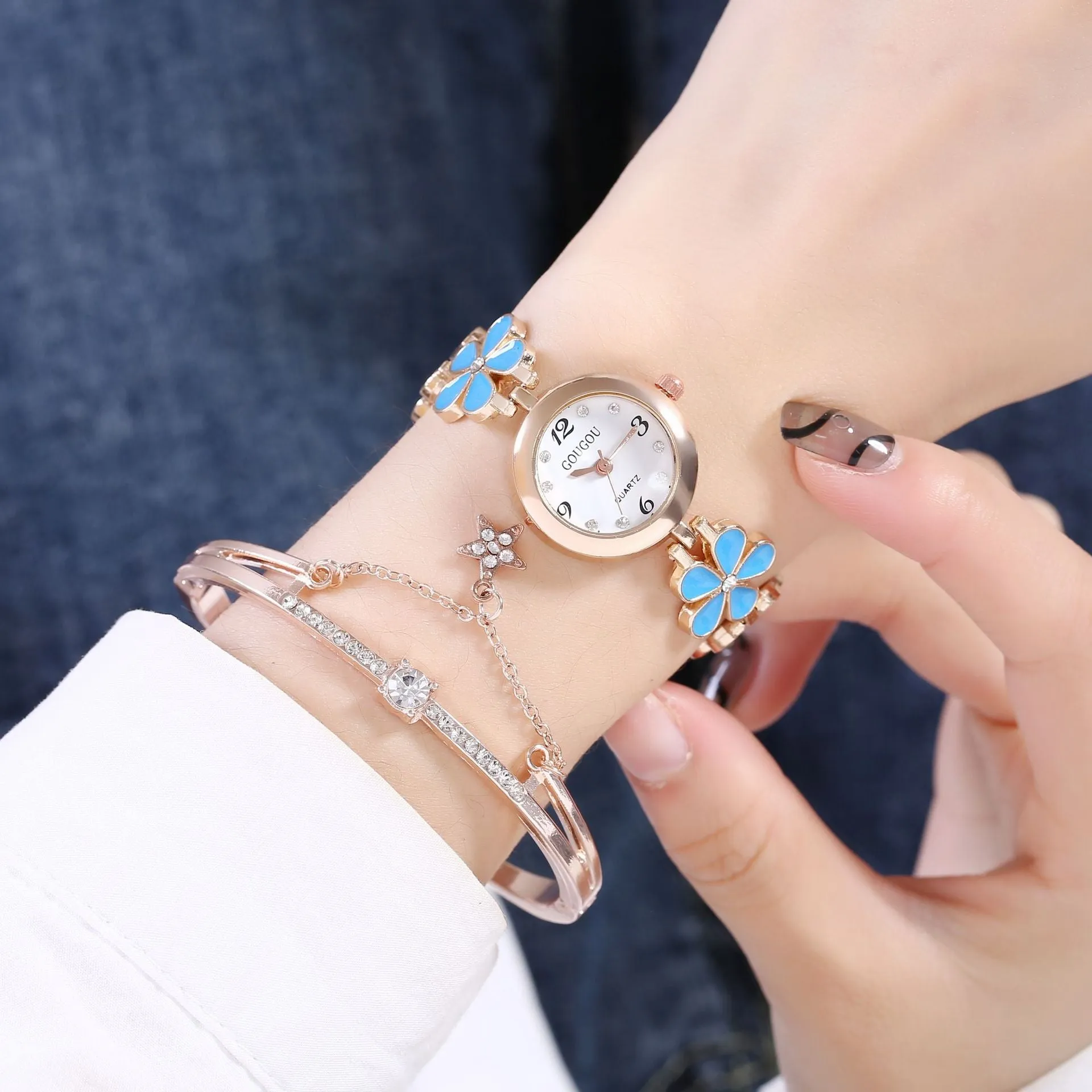 Ladies petal patterned quartz watch with alloy case and matching bracelet in white colour option