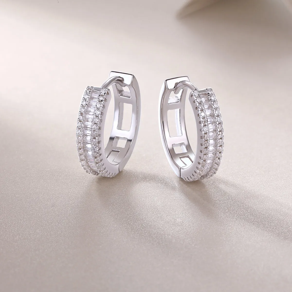 Weaving Light moissanite stud earrings in S925 silver with platinum plating, golden colour, in gift box