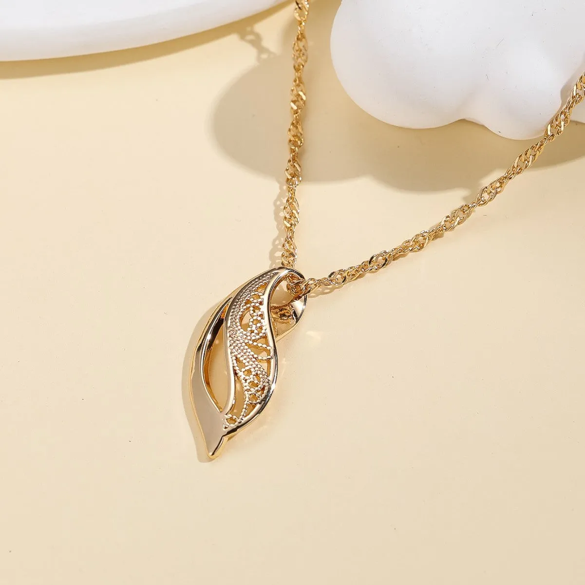 Women's Champagne Gold leaf pattern hollow-out necklace on copper base