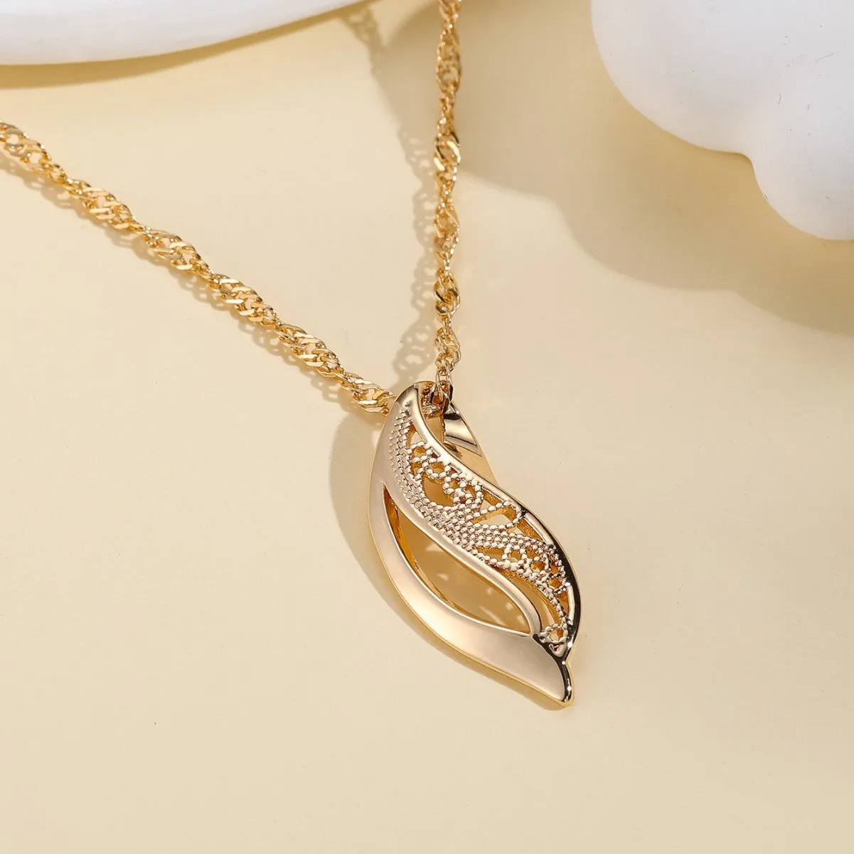 Women's Champagne Gold leaf pattern hollow-out necklace on copper base