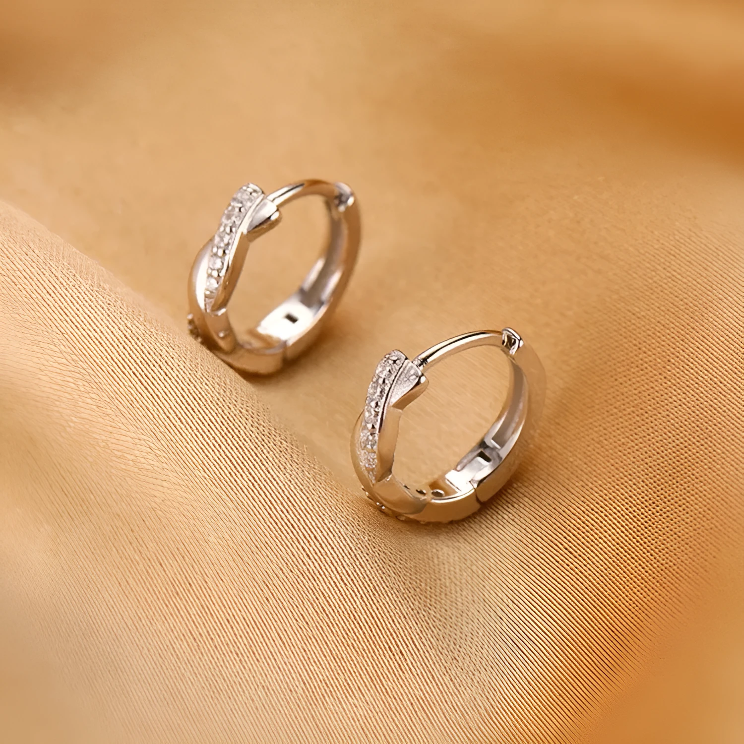 Geometric interwoven copper earrings for women in gold or silver colour with a hemp rope design.