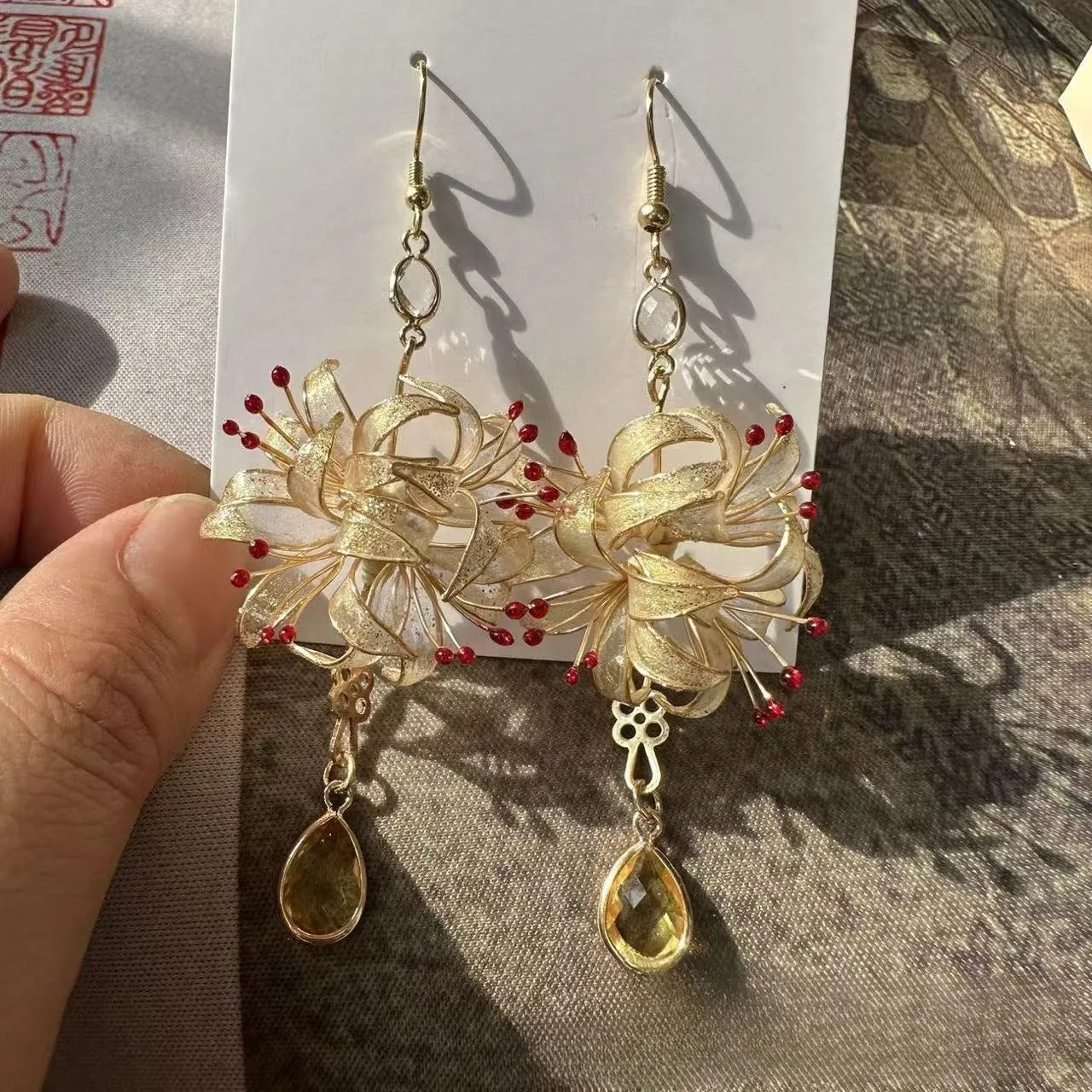 Red spider lily manjushage women's floral drop earrings in red gold resin plastic original design