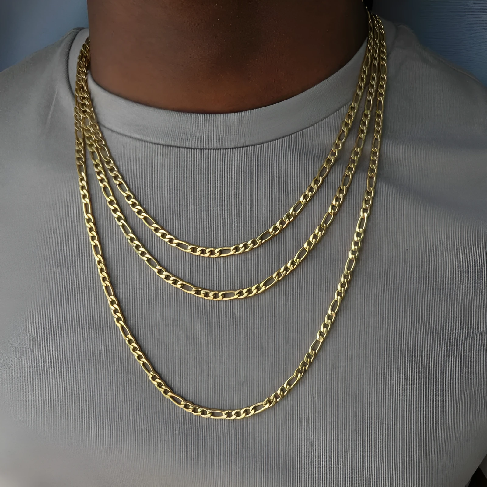Men's simple electroplated alloy necklace in gold on a grey background